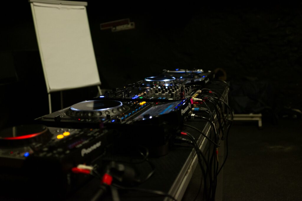 Atelier spécial ~ Le digging de l&rsquo;artiste DJ