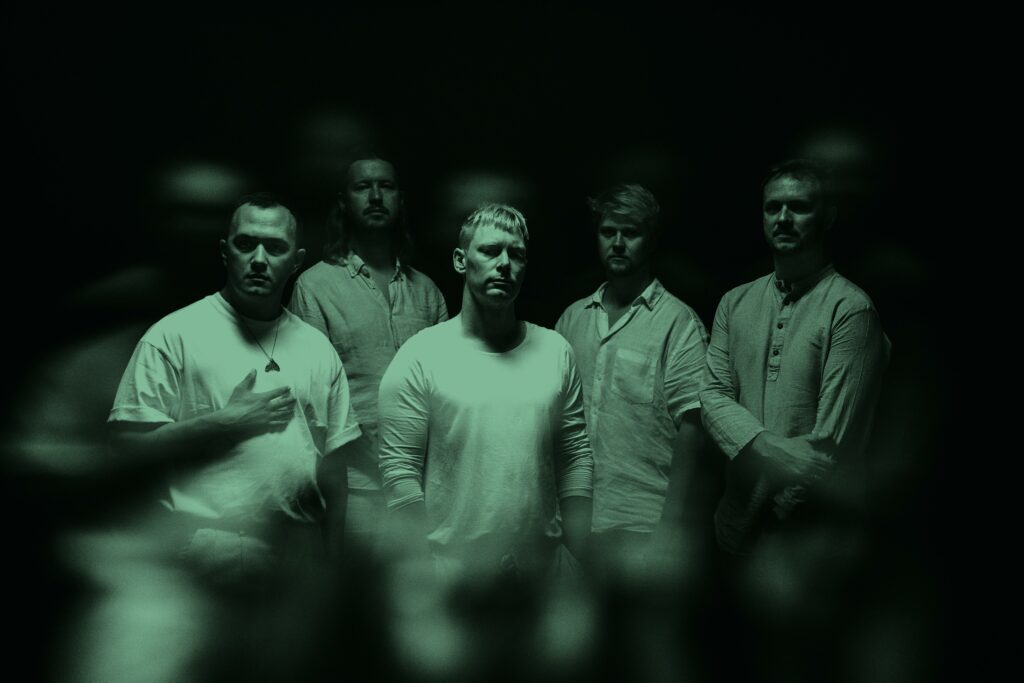 MØL + Guest